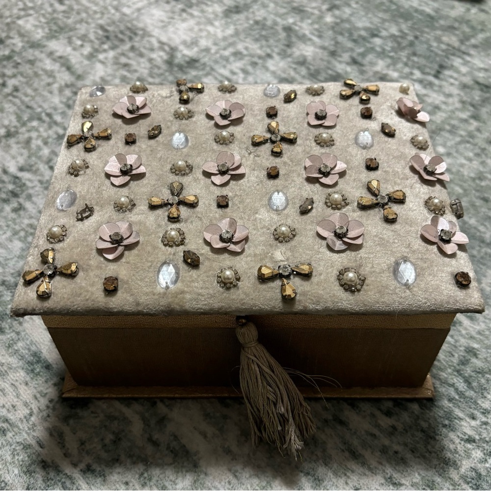 Jewelry box